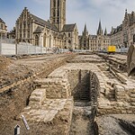Les travaux de rénovation d'une ligne de tram à Gand révèlent les probables vestiges d'une porte médiévale de la ville